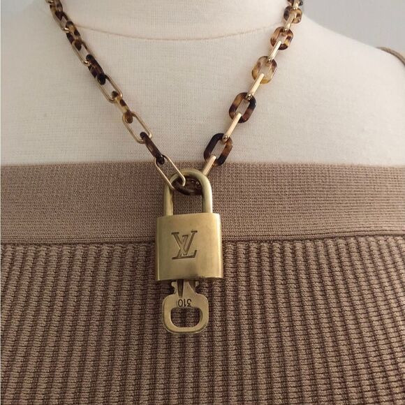 Louis Vuitton 310 Brass Lock and Key Set 🔐 - Picture 4 of 5